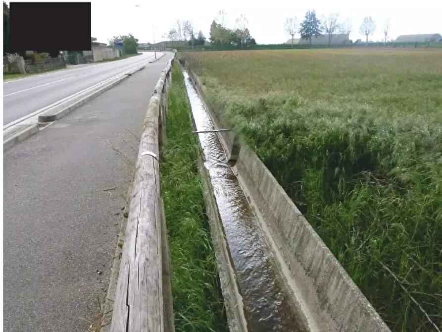 Immagine 1 di Terreno in vendita  in Via Monte Grappa a Istrana