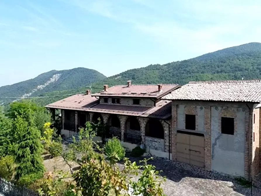 Immagine 1 di Villa in vendita  a Vernasca