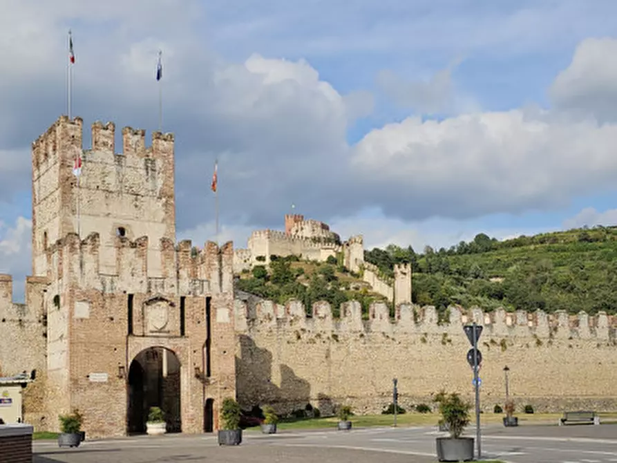 Immagine 1 di Casa bifamiliare in vendita  a Soave