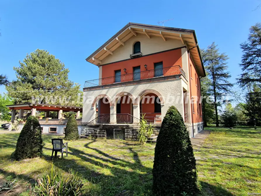 Immagine 1 di Villa in vendita  in Via M.E. Lepido n.206 a Bologna