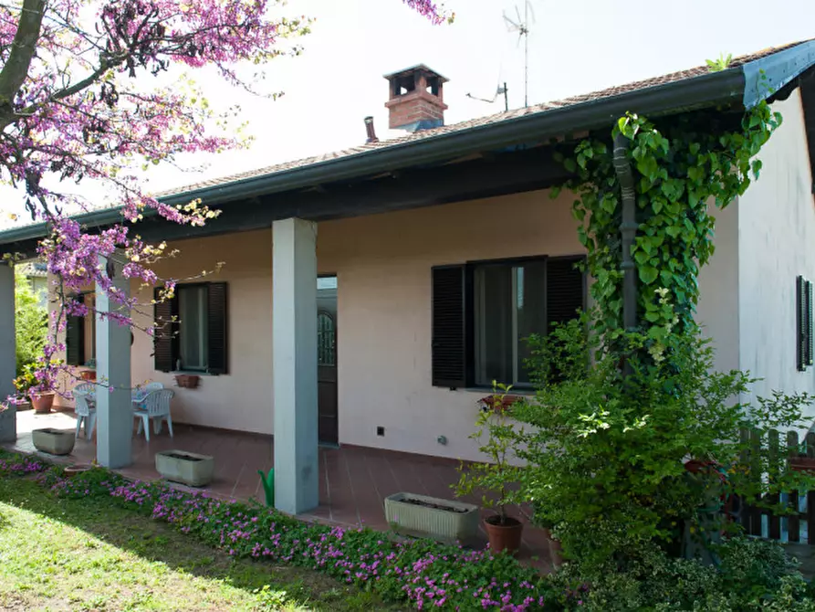 Immagine 1 di Villa in vendita  in Via Ronchi 237 a Conzano