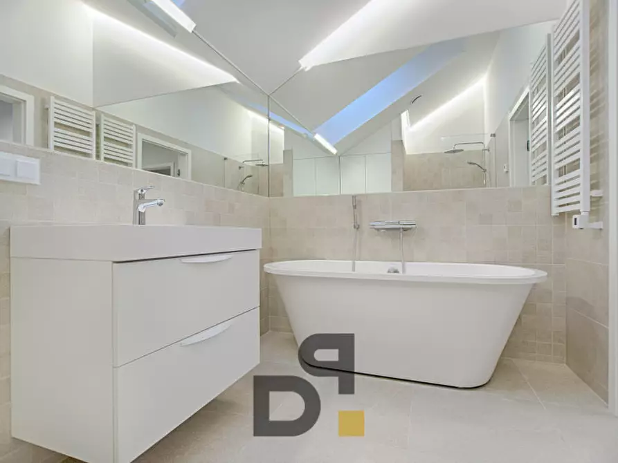 Immagine 11 di Appartamento in vendita  in via valtenesi a Manerba Del Garda