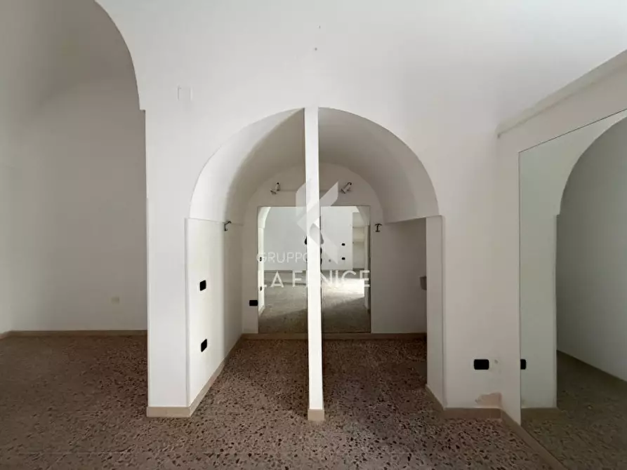 Immagine 5 di Attività commerciale in vendita  in Corso dei mille 34 a Martina Franca