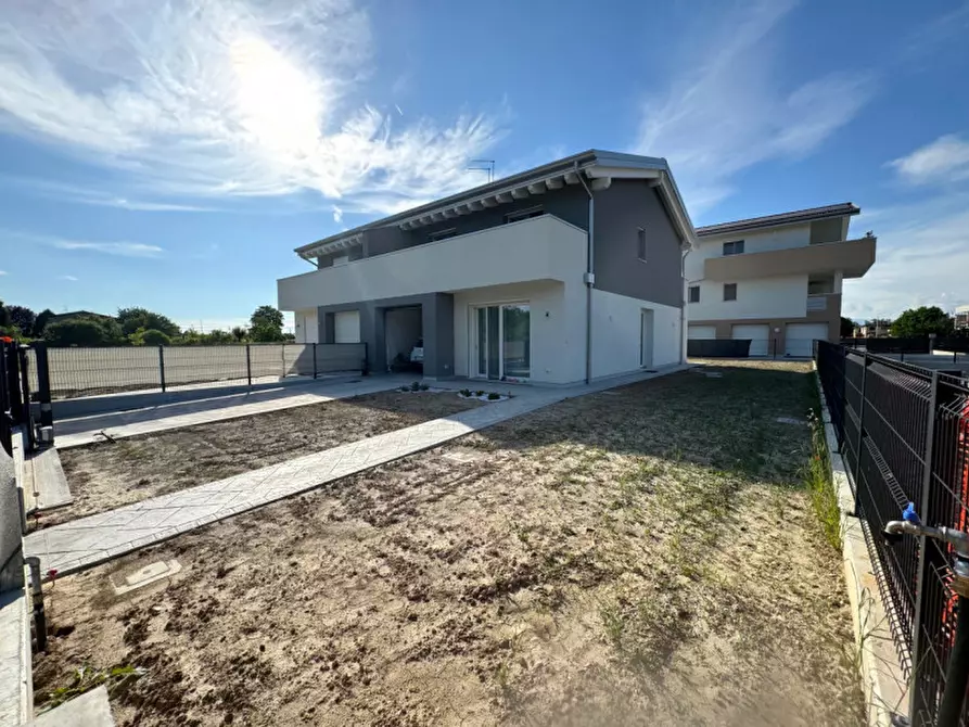Immagine 2 di Casa bifamiliare in vendita  in Via Nizza a Piazzola Sul Brenta