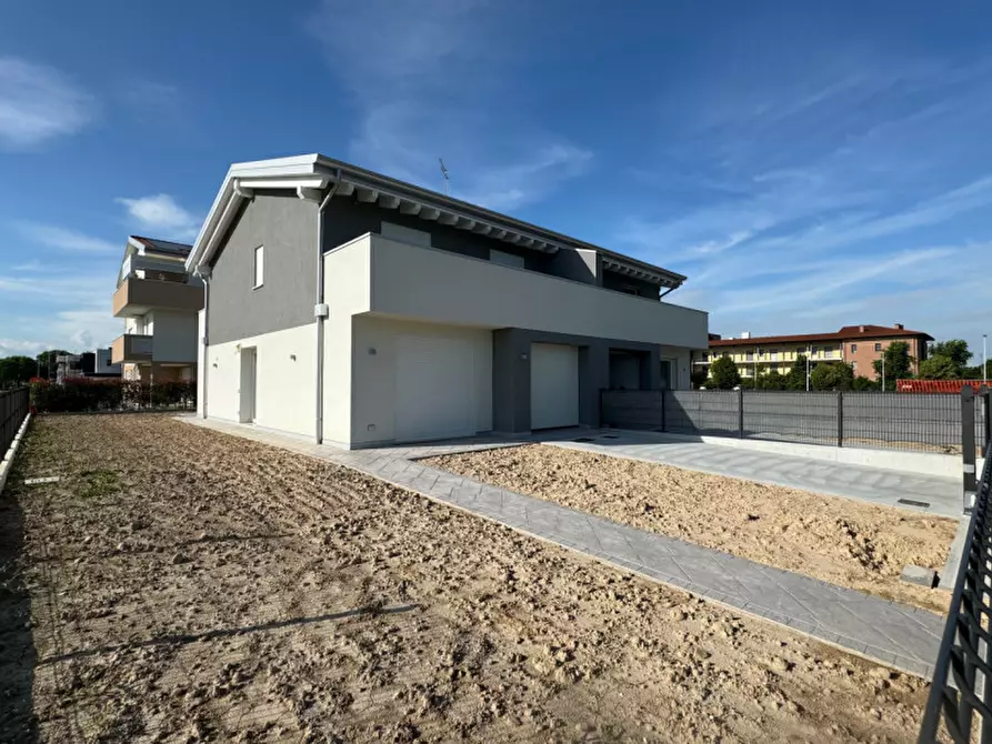 Immagine 4 di Casa bifamiliare in vendita  in Via Nizza a Piazzola Sul Brenta