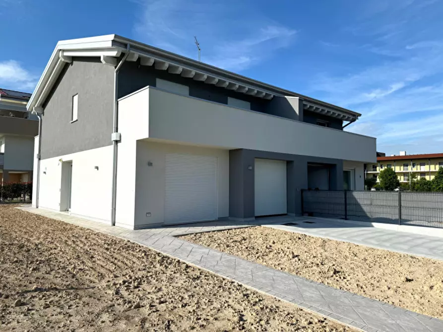 Immagine 5 di Casa bifamiliare in vendita  in Via Nizza a Piazzola Sul Brenta