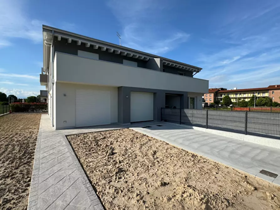 Immagine 6 di Casa bifamiliare in vendita  in Via Nizza a Piazzola Sul Brenta