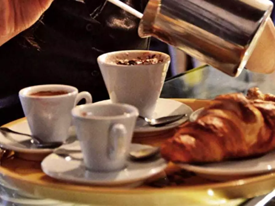 Immagine 6 di Attività commerciale in vendita  a Villafranca Di Verona