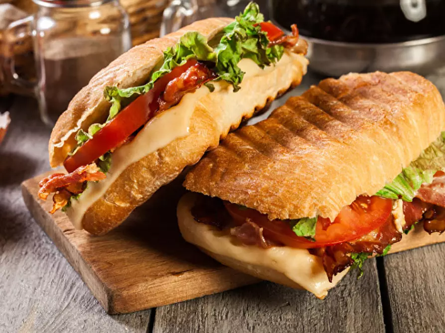 Immagine 7 di Attività commerciale in vendita  a Villafranca Di Verona