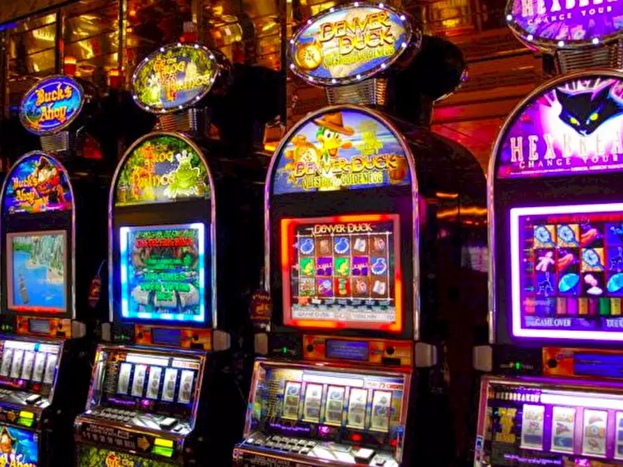 Immagine 9 di Attività commerciale in vendita  a Villafranca Di Verona