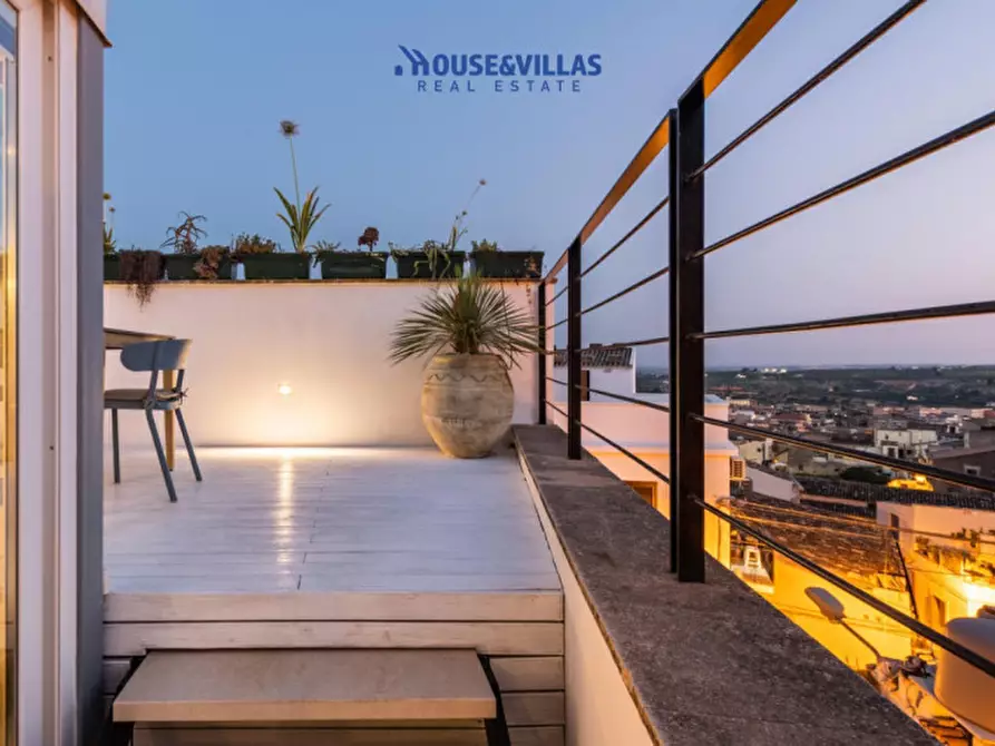 Immagine 3 di Casa indipendente in vendita  in via bozzari a Noto