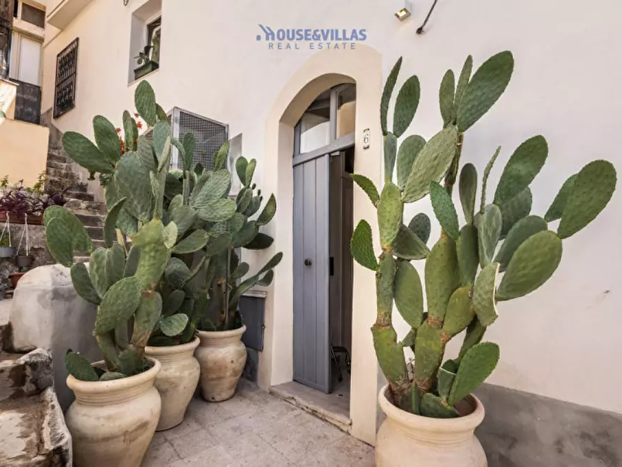 Immagine 4 di Casa indipendente in vendita  in via bozzari a Noto