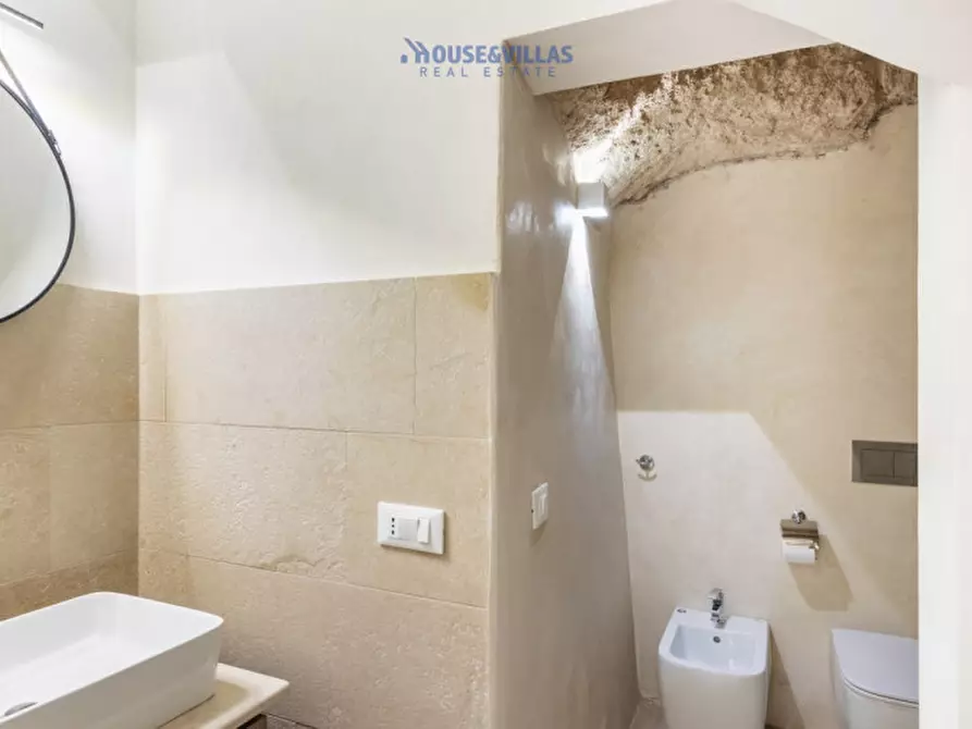 Immagine 21 di Casa indipendente in vendita  in via bozzari a Noto