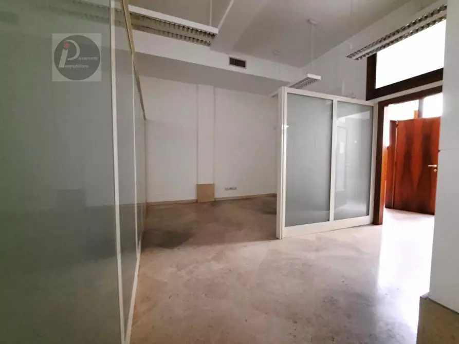 Immagine 3 di Negozio in affitto  a Padova
