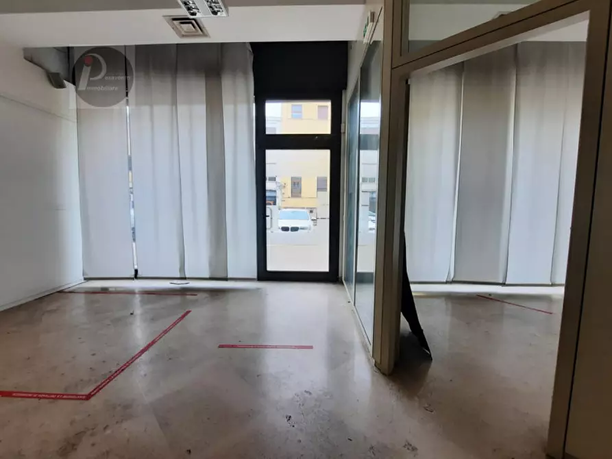 Immagine 5 di Negozio in affitto  a Padova