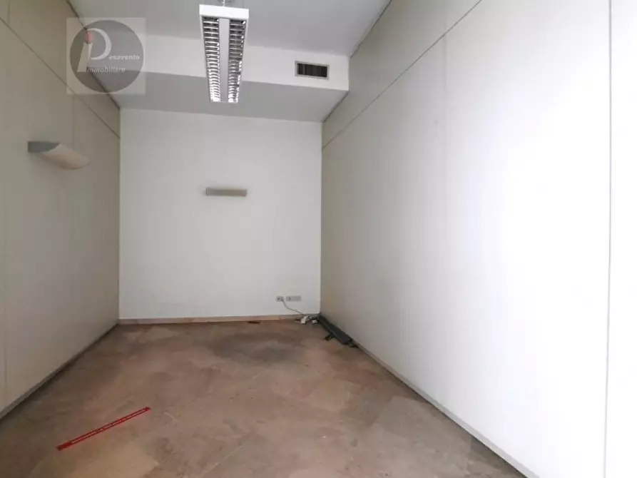 Immagine 10 di Negozio in affitto  a Padova