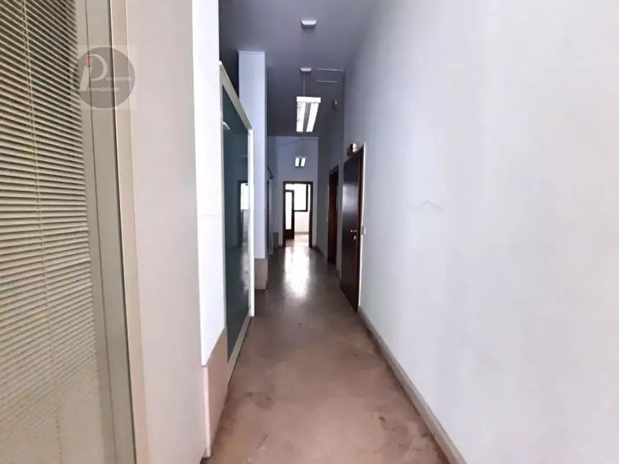 Immagine 13 di Negozio in affitto  a Padova