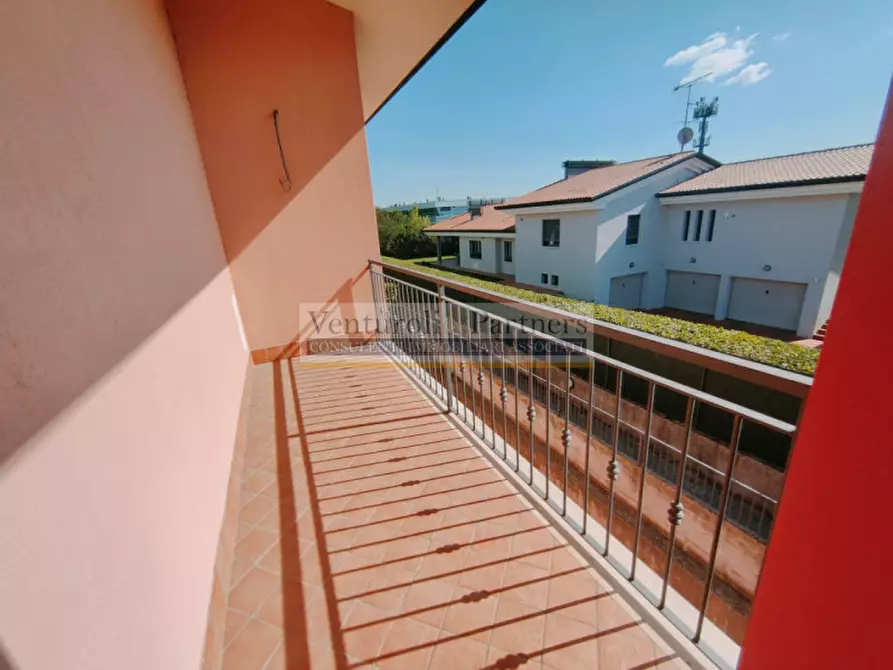 Immagine 4 di Casa bifamiliare in vendita  in via Longhi a Castiglione Delle Stiviere