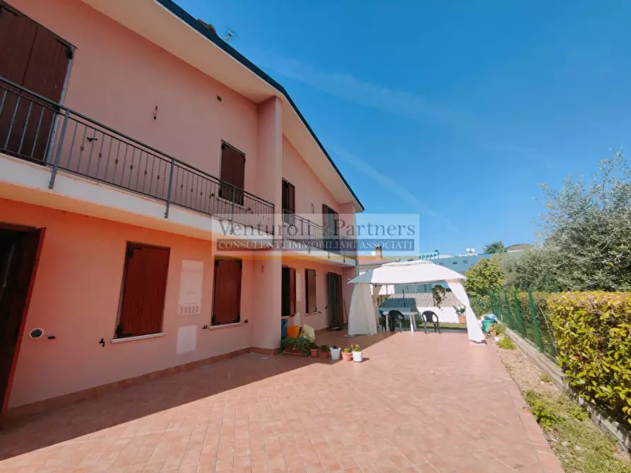 Immagine 12 di Casa bifamiliare in vendita  in via Longhi a Castiglione Delle Stiviere