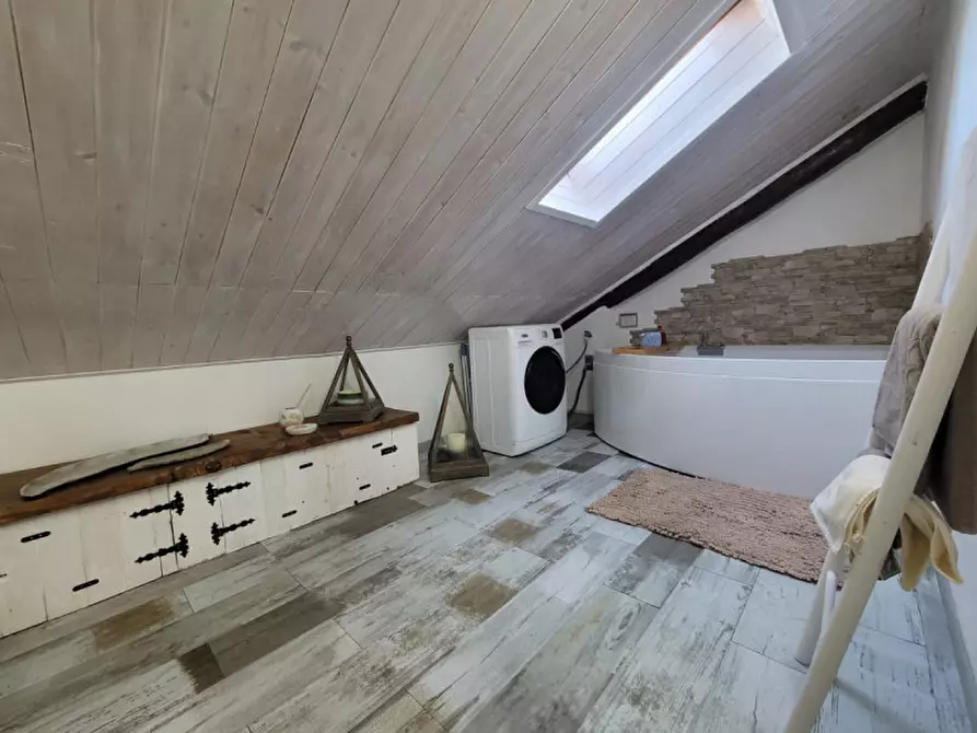 Immagine 13 di Loft/Open space in vendita  in Via Verdi a Savona