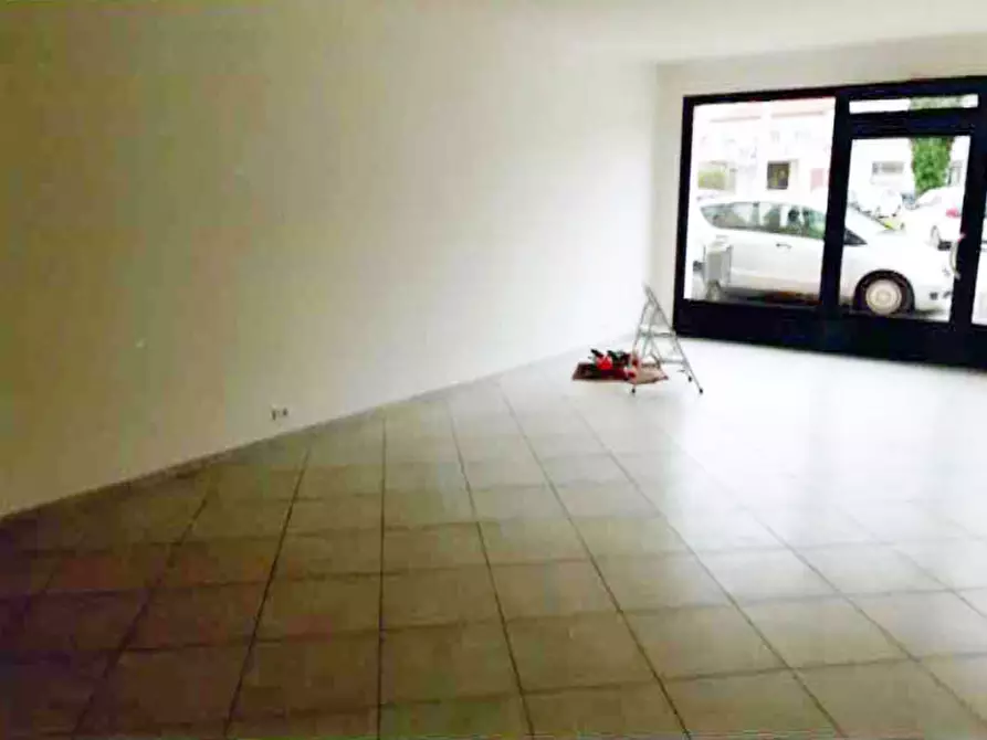 Immagine 3 di Negozio in affitto  a Fratta Polesine