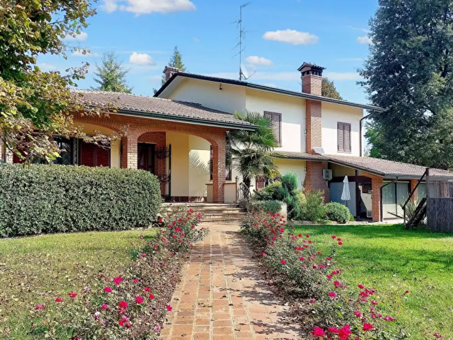 Immagine 1 di Villa in vendita  in Via Rodolfo Morandi, N. 15 a Medolla