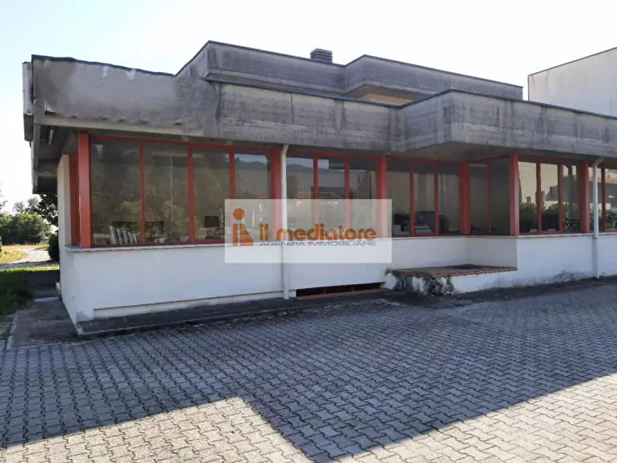 Immagine 2 di Negozio in affitto  a San Zenone Degli Ezzelini