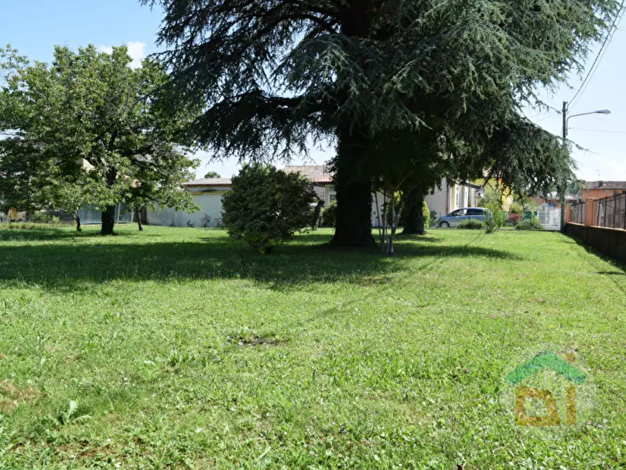 Immagine 2 di Terreno in vendita  in Via Alpi Giulie a Capriva Del Friuli