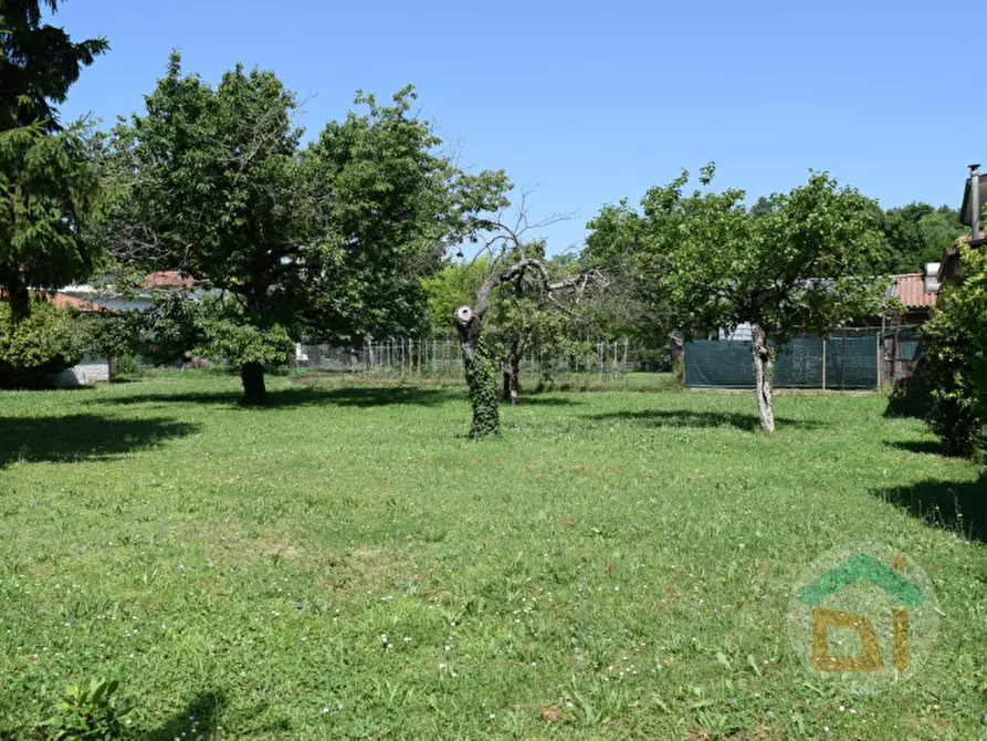 Immagine 10 di Terreno in vendita  in Via Alpi Giulie a Capriva Del Friuli