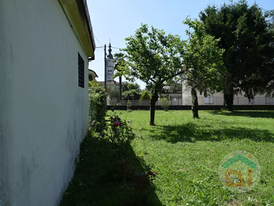 Immagine 15 di Terreno in vendita  in Via Alpi Giulie a Capriva Del Friuli