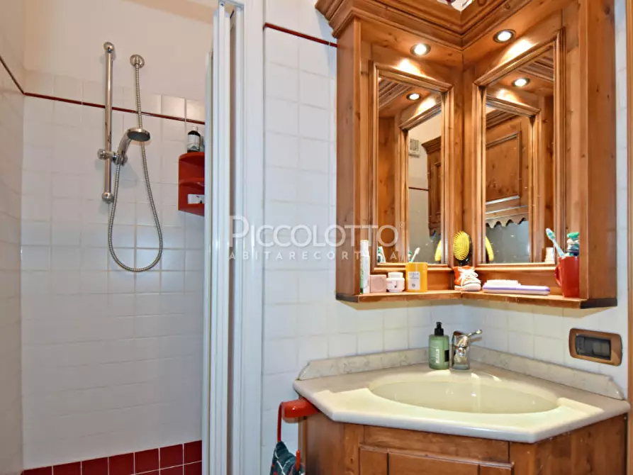 Immagine 14 di Appartamento in vendita  in Via Guide Alpine a Cortina D'ampezzo