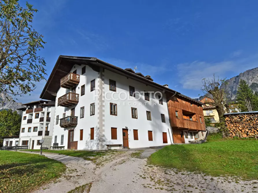Immagine 10 di Appartamento in vendita  in Via Guide Alpine a Cortina D'ampezzo