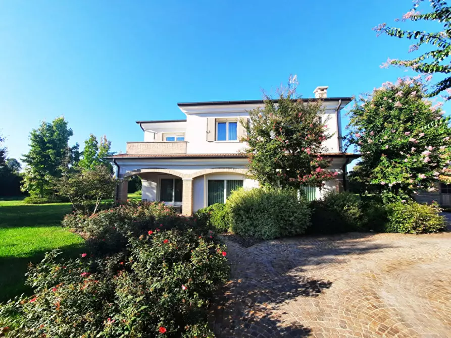 Immagine 1 di Villa in vendita  in via Candeo a Mestrino