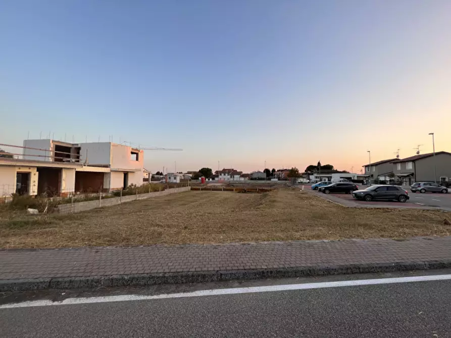 Immagine 2 di Terreno in vendita  in via venezia a Oppeano