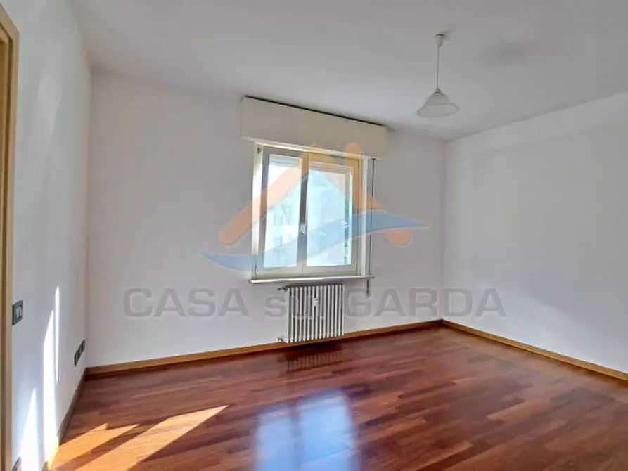 Immagine 1 di Appartamento in vendita  in piazza einaudi a Desenzano Del Garda