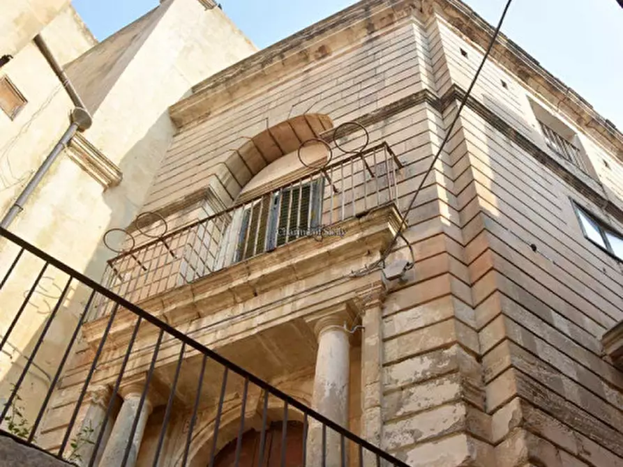 Immagine 1 di Palazzo in vendita  in Via De Leva a Modica