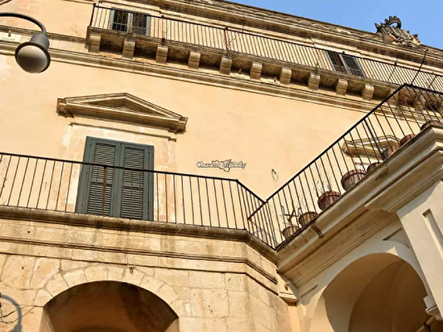 Immagine 3 di Palazzo in vendita  in Via De Leva a Modica