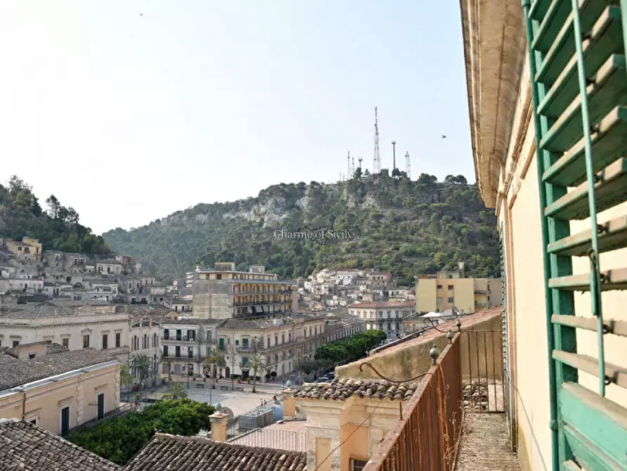 Immagine 9 di Palazzo in vendita  in Via De Leva a Modica