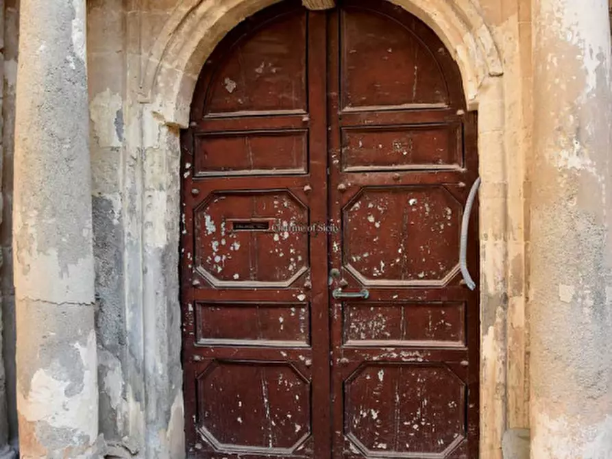 Immagine 10 di Palazzo in vendita  in Via De Leva a Modica