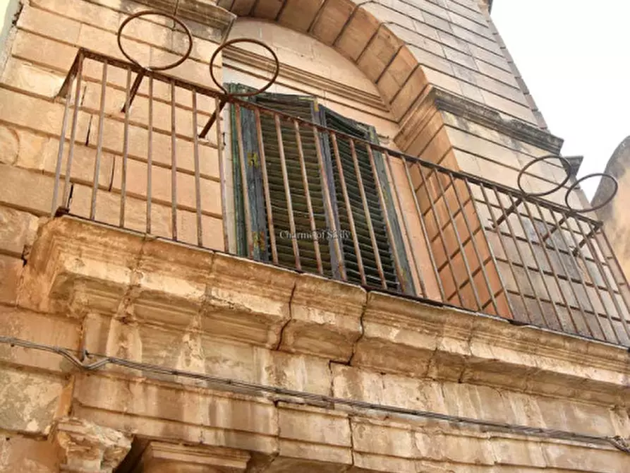 Immagine 11 di Palazzo in vendita  in Via De Leva a Modica