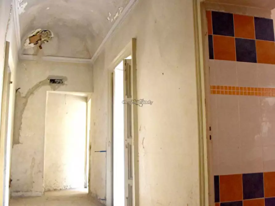 Immagine 19 di Palazzo in vendita  in Via De Leva a Modica