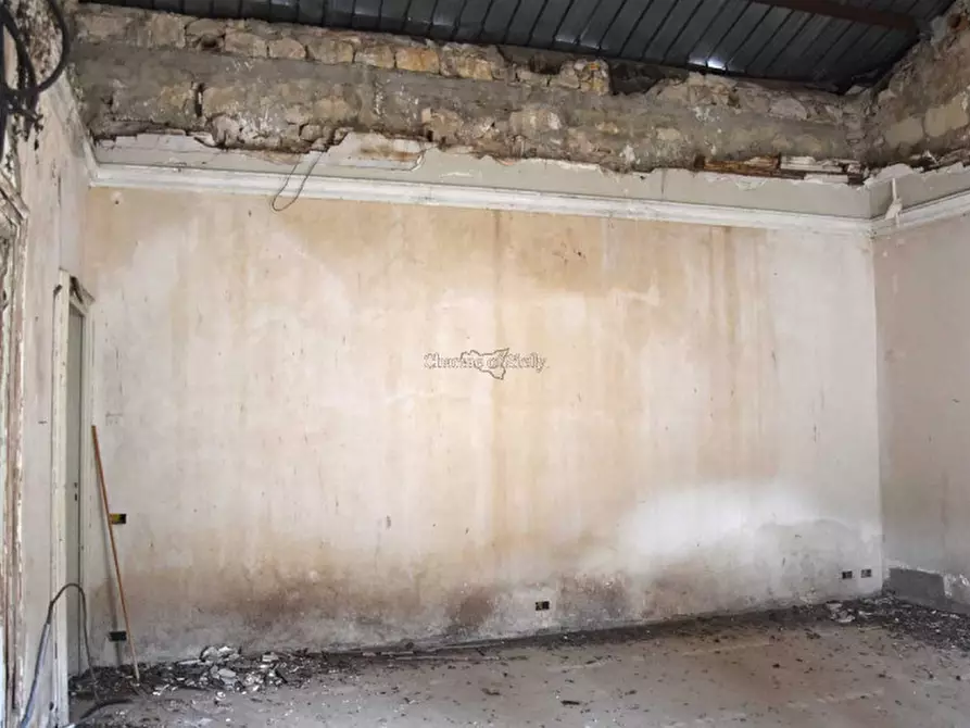 Immagine 21 di Palazzo in vendita  in Via De Leva a Modica