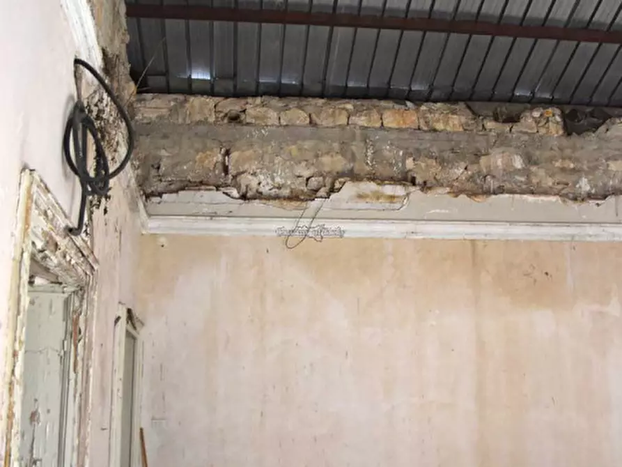 Immagine 22 di Palazzo in vendita  in Via De Leva a Modica