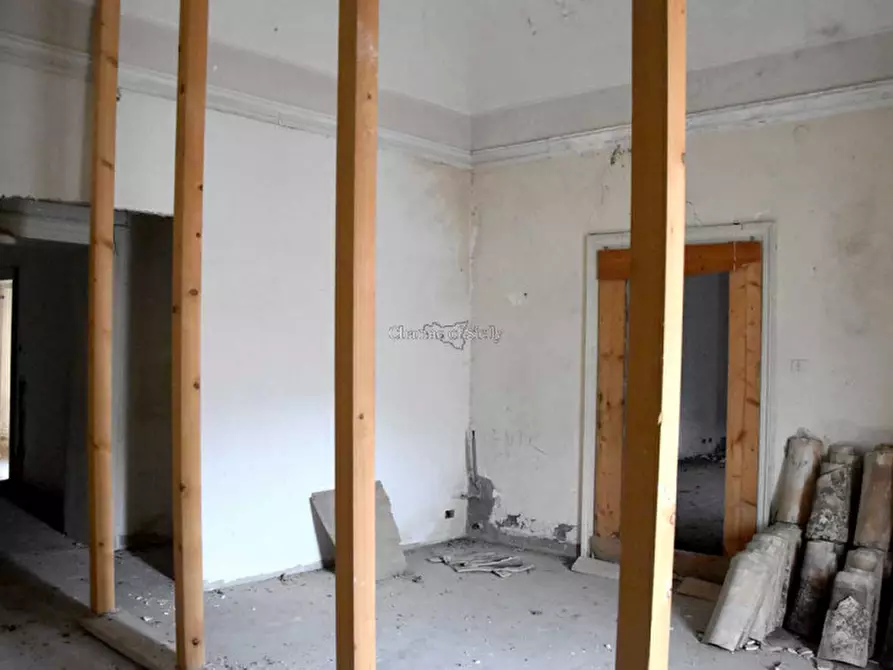 Immagine 25 di Palazzo in vendita  in Via De Leva a Modica
