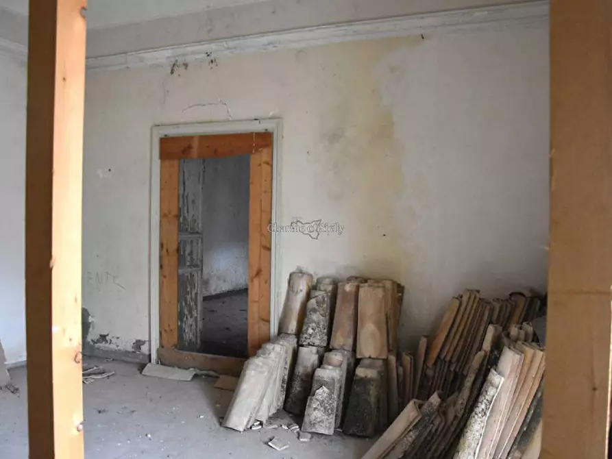 Immagine 26 di Palazzo in vendita  in Via De Leva a Modica