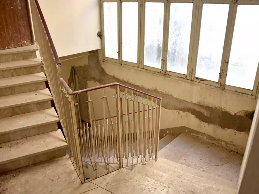 Immagine 35 di Palazzo in vendita  in Via De Leva a Modica
