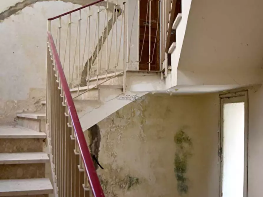 Immagine 36 di Palazzo in vendita  in Via De Leva a Modica