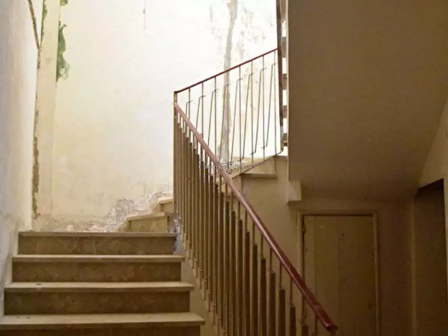 Immagine 37 di Palazzo in vendita  in Via De Leva a Modica