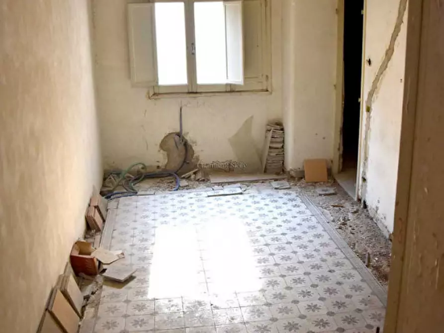 Immagine 38 di Palazzo in vendita  in Via De Leva a Modica