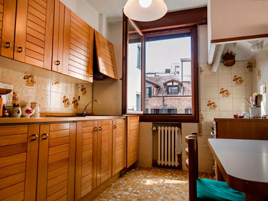 Immagine 4 di Appartamento in vendita  a Venezia